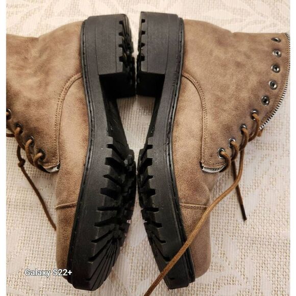 Qupid stylish brown outdoor hiking ankle boot w/zipper & eyelet lace-up accents - Picture 3 of 11